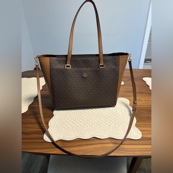 Michael Kors Maisie Tote 👜 - Picture 1 of 5